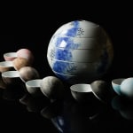 Terauchi Shinji 寺内信二, Six-tiered house shaped box with moon and arabesque designs 染付月輪花唐草 家型六段重, 2024