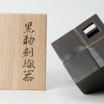 Kiyomizu Rokubei VIII 八代 清水六兵衛, Cube shaped incense burner with black glaze 黒釉刻線器
