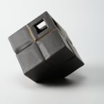 Kiyomizu Rokubei VIII 八代 清水六兵衛, Cube shaped incense burner with black glaze 黒釉刻線器