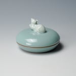 SUWA Sozan Ⅲ 三代 諏訪 蘇山, Incense Container with Mouse青瓷干支子 香盒