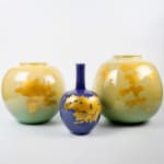 Yoshita Minori 吉田美統, Vessel with Yurikinasai Decoration (Gold Leaf) 釉裏金彩蔦文