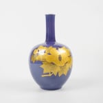 Yoshita Minori 吉田美統, Vessel with Yurikinasai Decoration (Gold Leaf) 釉裏金彩蔦文