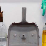 detail image of dust pan