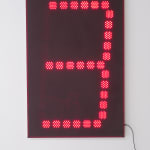 Large red screen with the number 3 depicted.