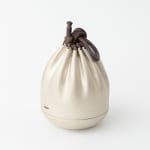 Hiraku Sudo, Silk Pouch-Shaped Incense Container 'White Sand Droplet' 仕覆形香合　白沙(雫), 2023