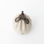 Hiraku Sudo, Silk Pouch-Shaped Incense Container 'White Sand Droplet' 仕覆形香合　白沙(雫), 2023