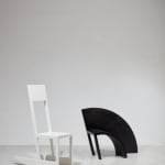 Paolo Pallucco, 100 sedie in una notte, Sedia 93 - Sedia scivolata fuori funzione fin sul fondo, 1990
