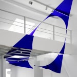 Felice Varini, Quadrilatère d'arcs et de cercles, bleu, noir, rouge, jaune, 2015