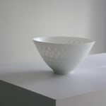 Niisato Akio, Porcelain Sphere, 2019