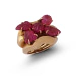 A carved ruby and yellow gold ring