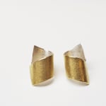 sculptural earrings – wave small - in 18 kt recycled gold and sterling silver - sculptural jewellery by artist Ute Decker