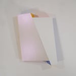 Pearly white tridimensional painting of two interconnected rhomboid prisms with yellow and blue sides