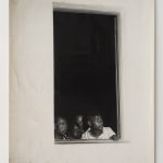 Thomaz Farkas, “Pessoas assistindo a um ensaio de escola de samba”, Rio de Janeiro, déc. 1940