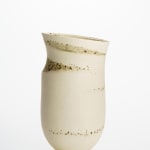 ジェニファー・リー, Pale, vanishing traces, dark speckled base, flashing, 2022