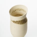 ジェニファー・リー, Pale, vanishing traces, dark speckled base, flashing, 2022