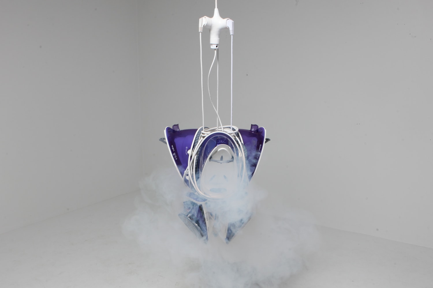 Theo Demans Calor calor tela efectos , 2019 ironing stations, fog machine, wires 50 x 50 x 70 Copyright The...