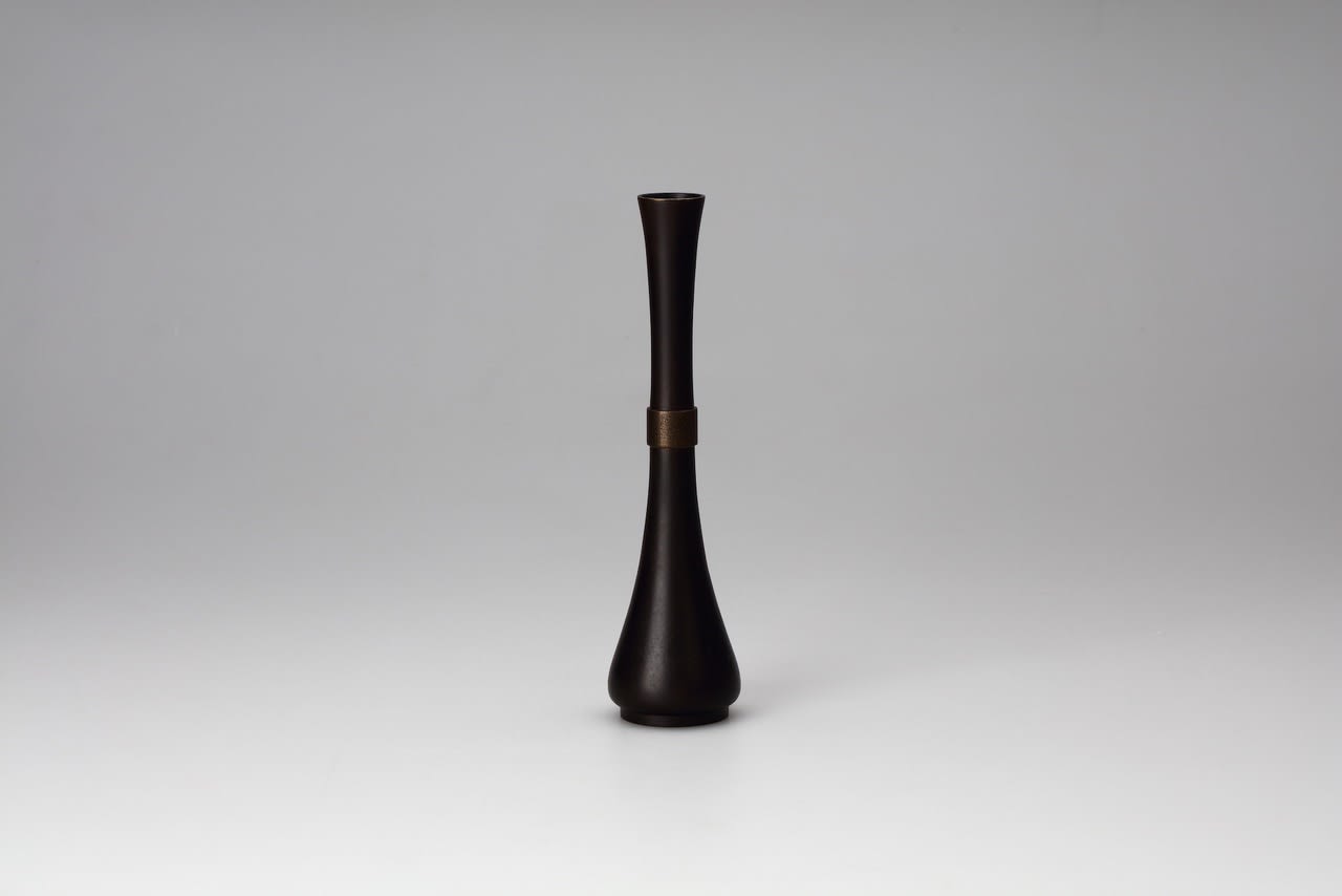 Iraku Uozomi III, Sahari Flower Vase , 2019