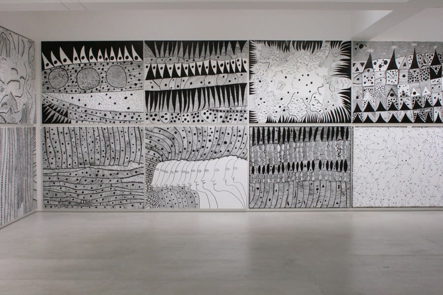 草間彌生  ファブリックボード MoMAデザインストア」に草間彌生氏とのコラボレーションによる