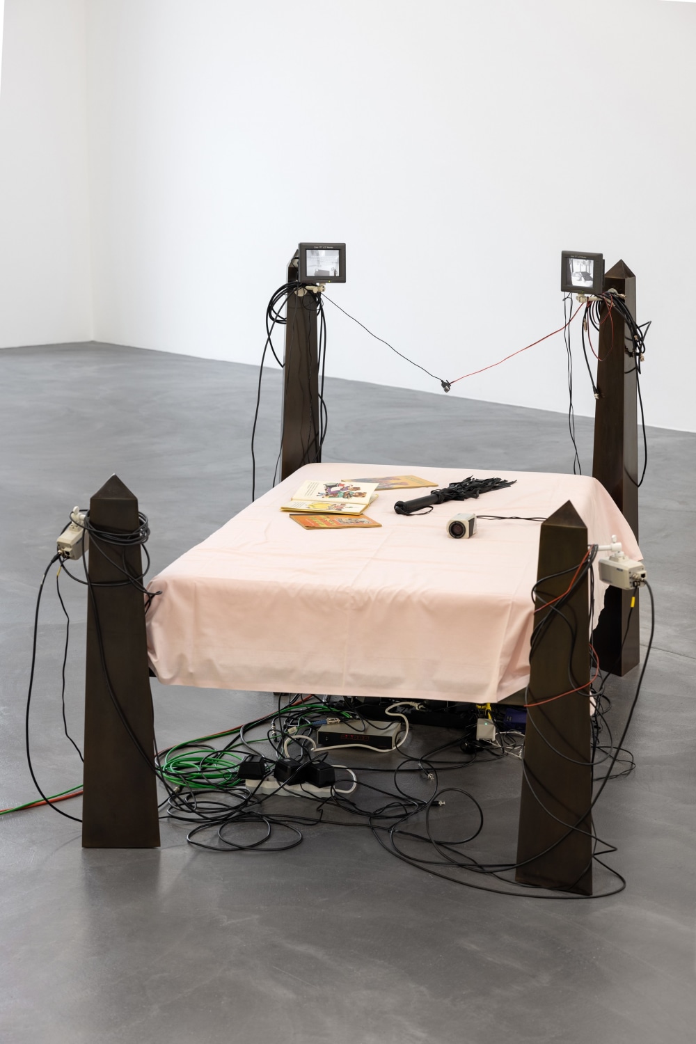 Julia Scher Mama Bed, 2003
