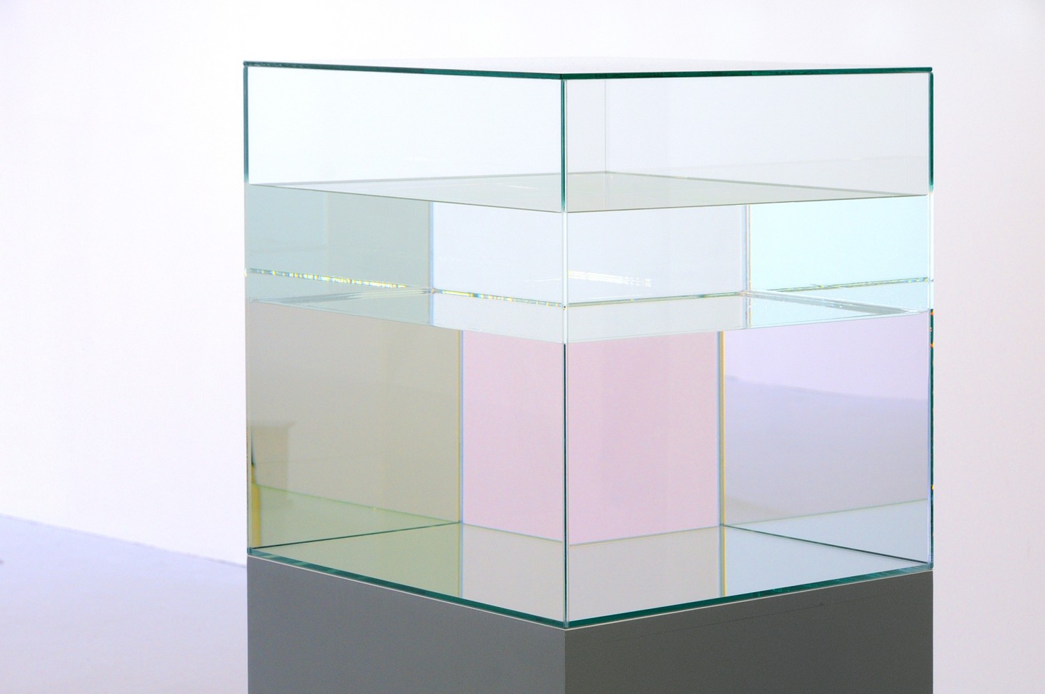2 white flashes every 10 seconds Ann Veronica Janssens & Aurélie Godard