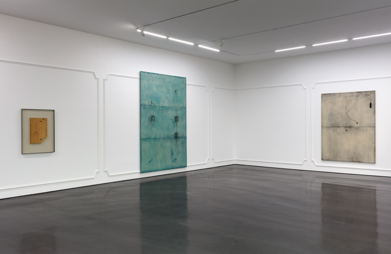 Exhibition view: Martin Boyce, The Light Pours Out, Esther Schipper, Berlin, 2018 Photo © Andrea Rossetti