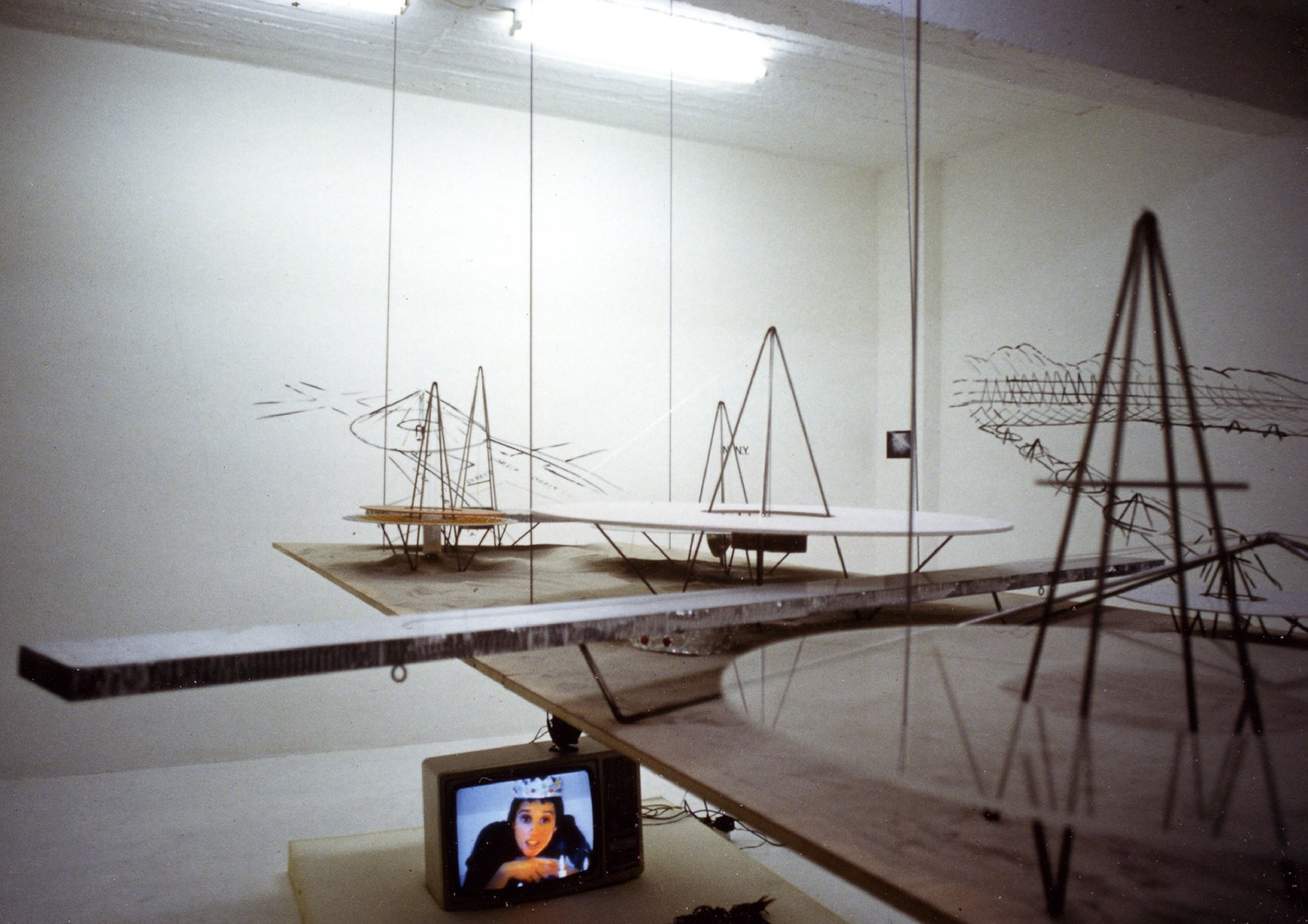 Exhibition view: Once upon a time in City Bild, Esther Schipper, Cologne, 1990. Photo © Lothar Schnepf