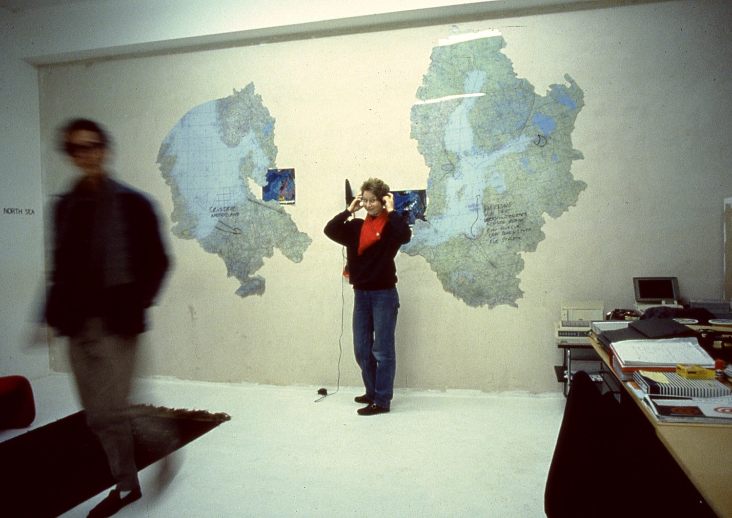 Exhibition view: Once upon a time in City Bild, Esther Schipper, Cologne, 1990. Photo © Lothar Schnepf