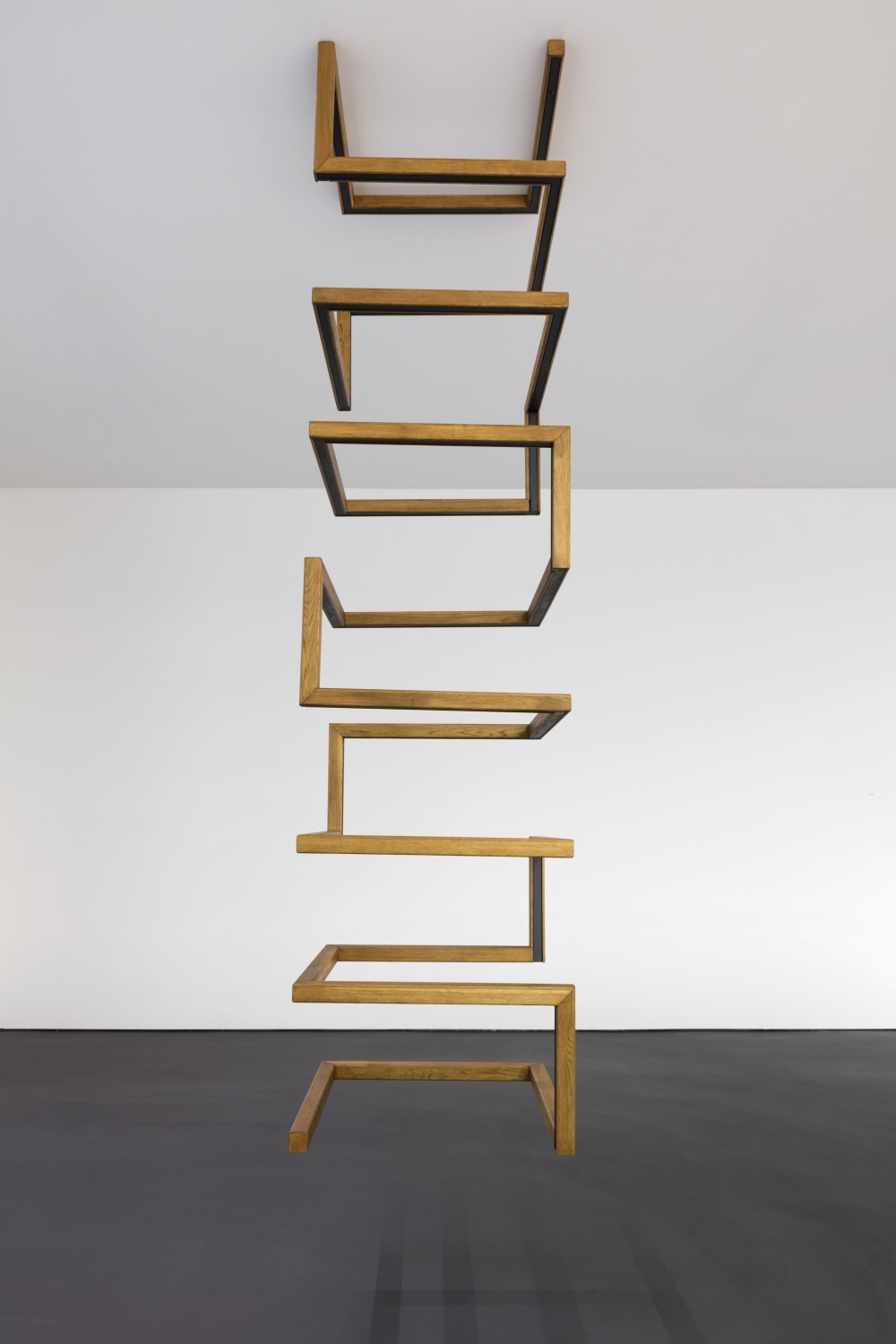 Aeon, 2019 Wood, metal, paint 325 x 80 x 80 cm Photo © Andrea Rossetti