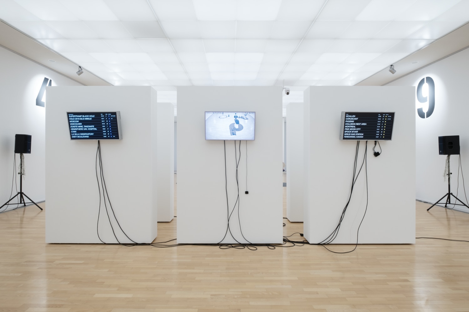 Exhibition view: Julia Scher, Planet Greyhound, Kunsthalle Gießen (2022). Photo © Rolf K. Wegst