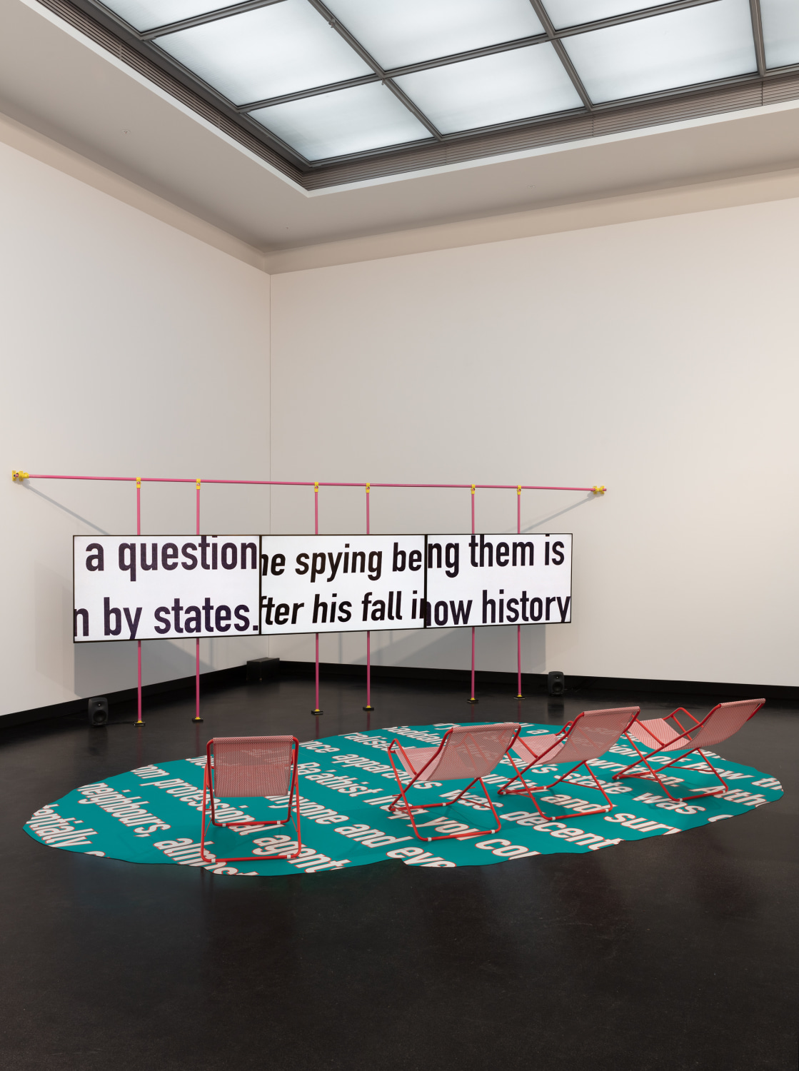 Exhibition view: Arbeit am Gedächtnis – Transforming Archives, Akademie der Künste, Berlin, 2021. Photo © Andrea Rossetti