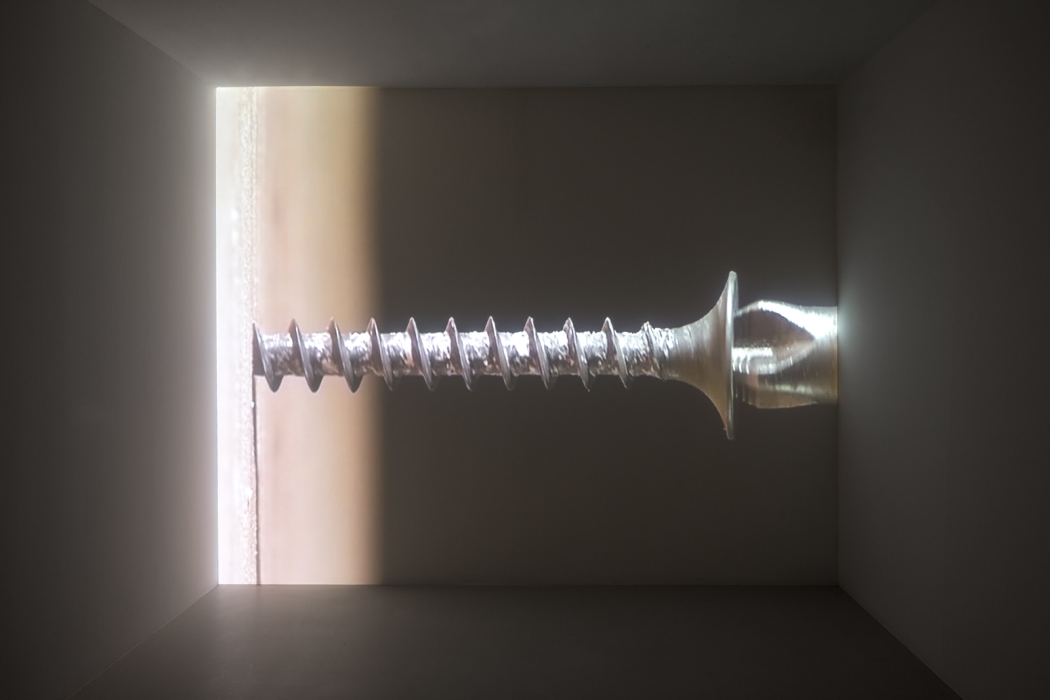 Ceal Floyer, Screw, 2021 Exhibition view: The Window. Ceal Floyer, Esther Schipper, Seoul, 2023 © The artist / VG Bild-Kunst,...