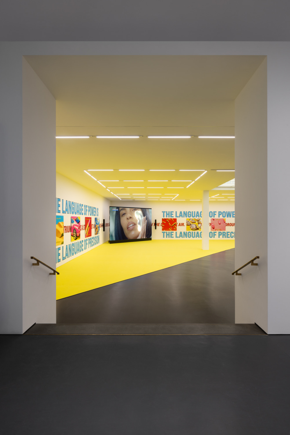 Exhibition view: Cemile Sahin, ROAD RUNNER, Esther Schipper, Berlin, 2025. Photo: © Andrea Rossetti