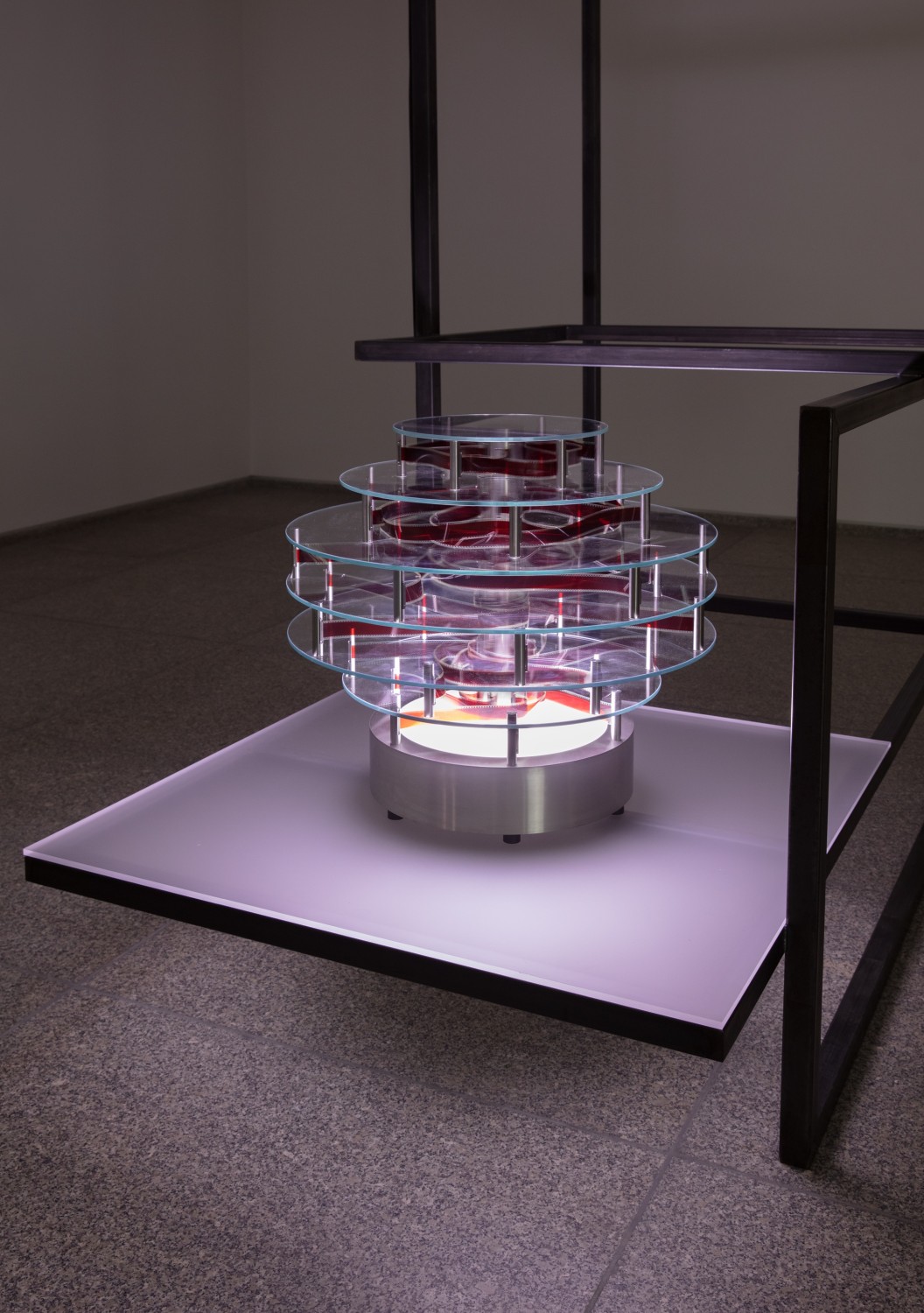 Rosa Barba Off Splintered Time, 2021 Glass, motors, 35mm film 70 x 80 x 80 cm Exhibition view: Rosa Barba,...
