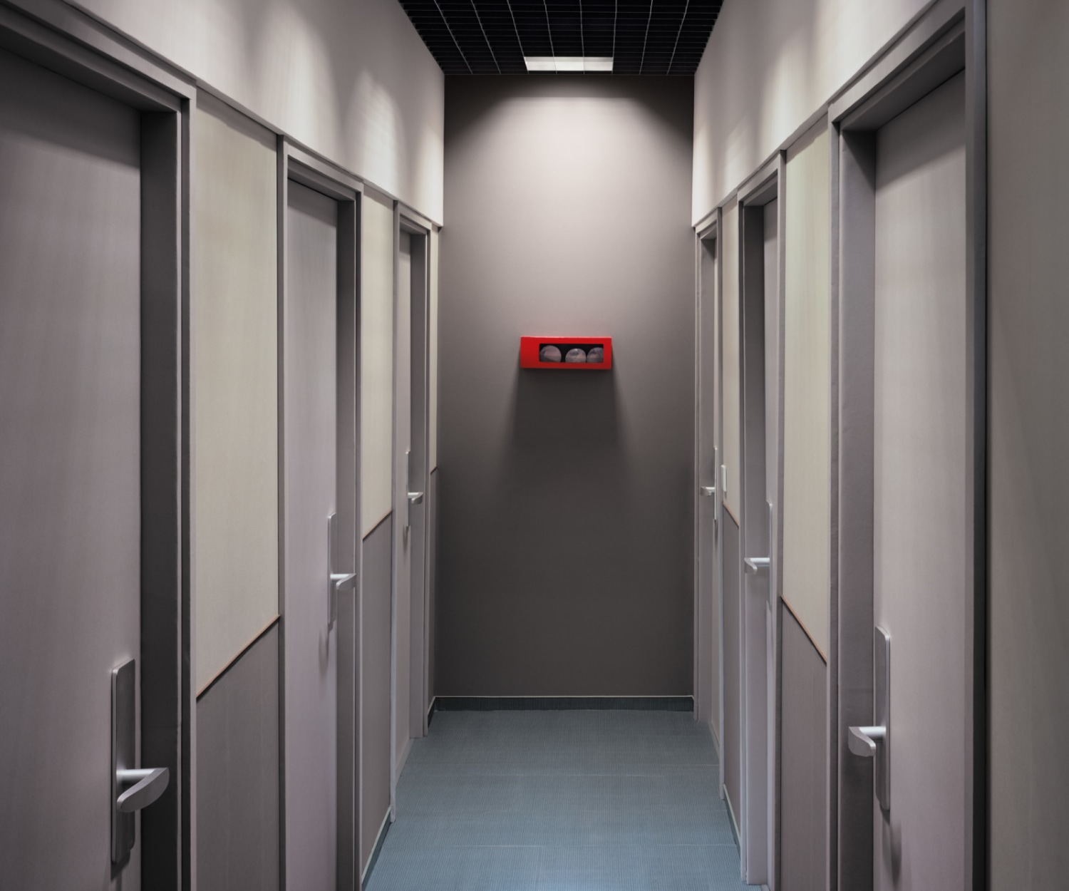 Thomas Demand, Refuge IV, 2021, C-Print / Diasec, 200 x 240 cm. © Thomas Demand, VG Bild-Kunst, Bonn, 2022 / VISARTA, Bucuresti, 2022