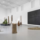 Exhibition View, « Arte Povera », Bourse de Commerce – Pinault Collection, Paris, 2024. © Tadao Ando Architect & Associates, Niney et Marca Architectes, agence Pierre-Antoine Gatier. Photo : Nicolas Brasseur / Pinault Collection.