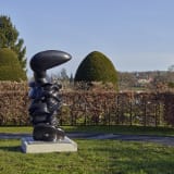 Installation view, TONY CRAGG at Skulpturengarten Spanischer Turm, 2025