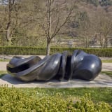 Installation view, TONY CRAGG at Skulpturengarten Spanischer Turm, 2025