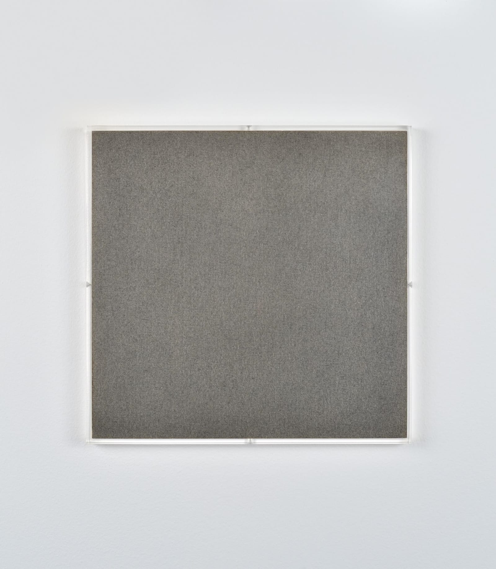 Giovanni Anselmo Particolare del lato in alto della prima I di infinito, 1975