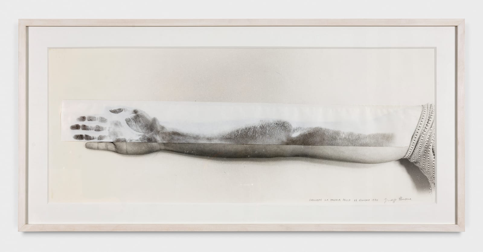 Giuseppe Penone Svolgere la propria pelle - 11 giugno 1970, 1970