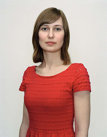 A Rineke Dijkstra portrait of a woman in a red shirt.