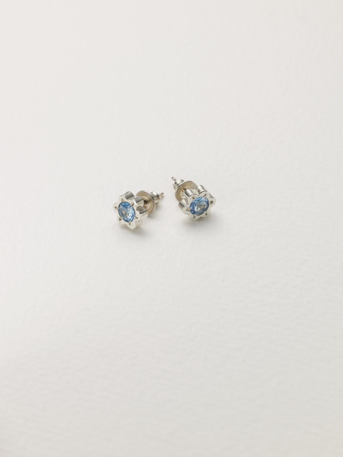 Paul Hatton, 9ct white gold flower stud earrings , 2019