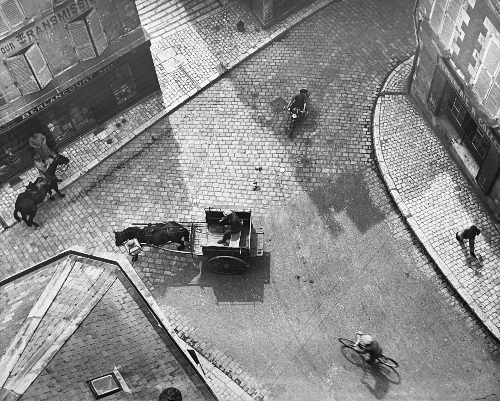 André Kertész, Carrefour, 1930