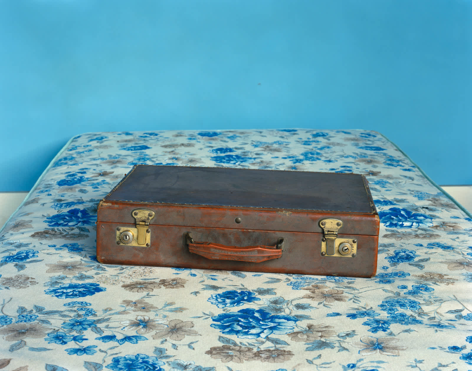 Mitch Epstein, Dad's Briefcase, 2000