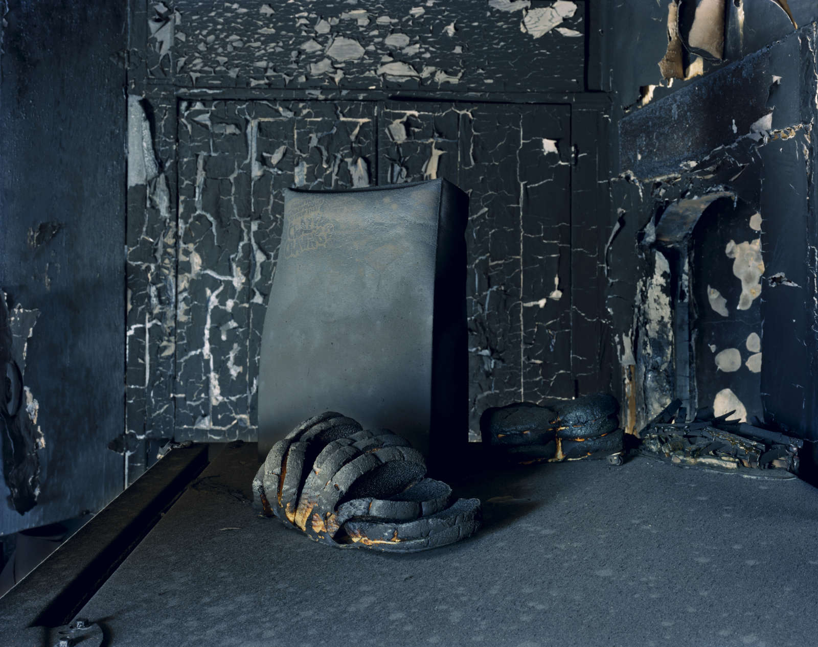 Mitch Epstein, Apartment 303, 398 Main street, 2001