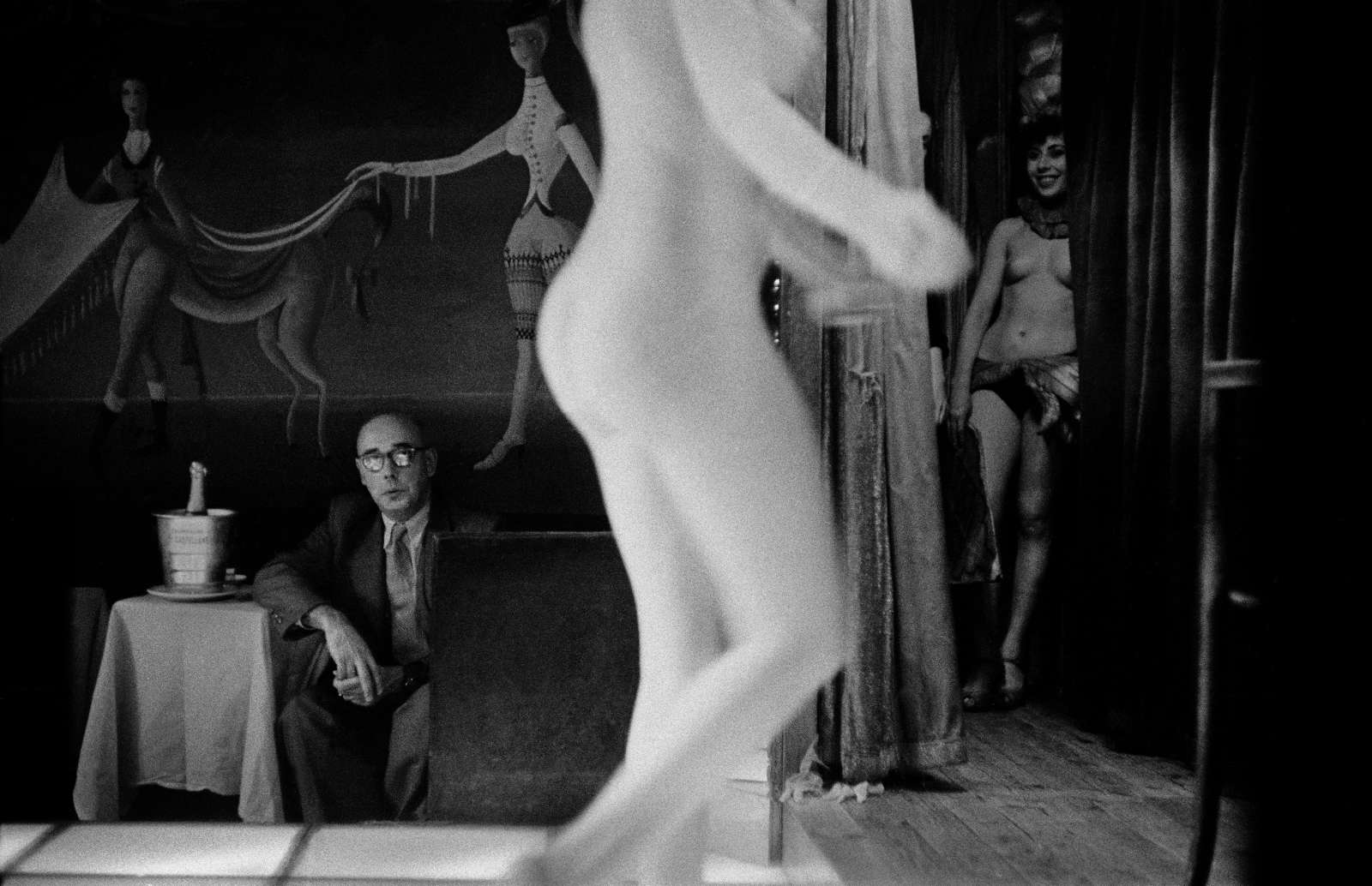 Frank Horvat, Paris, Le Sphynx H, 1956