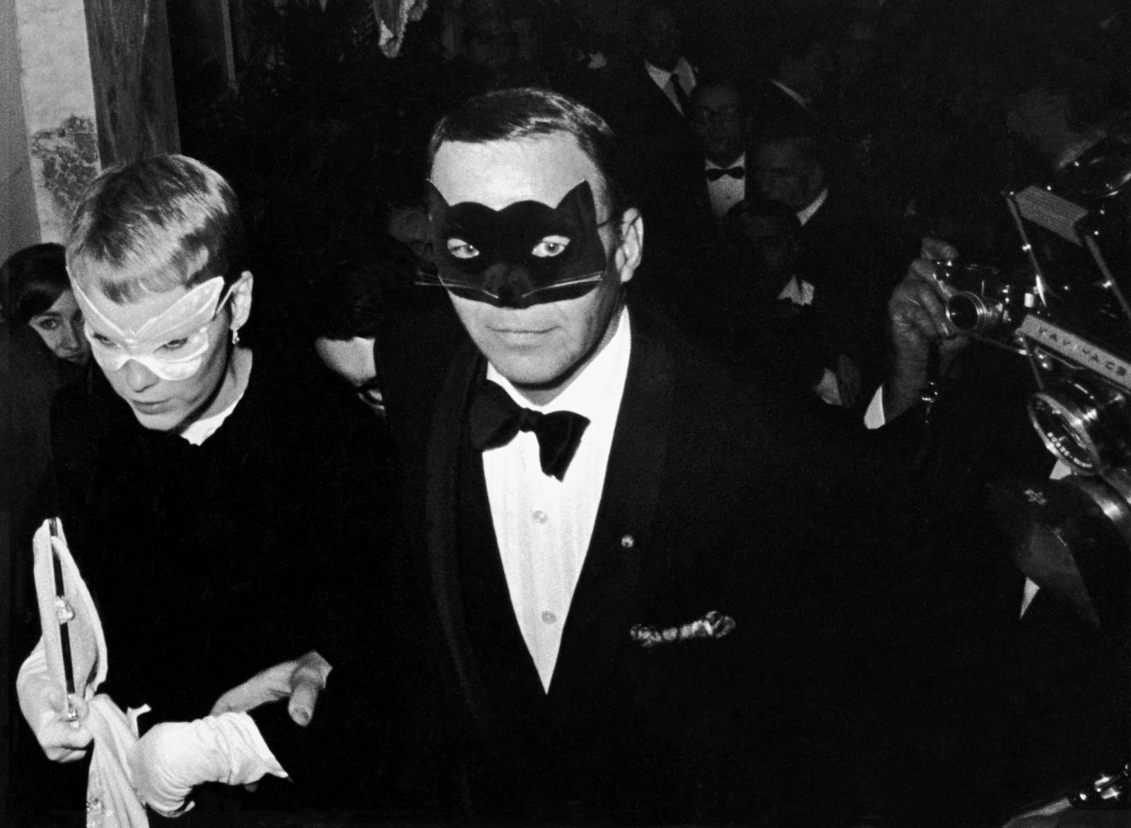 Harry Benson, Frank Sinatra & Mia Farrow, 1966