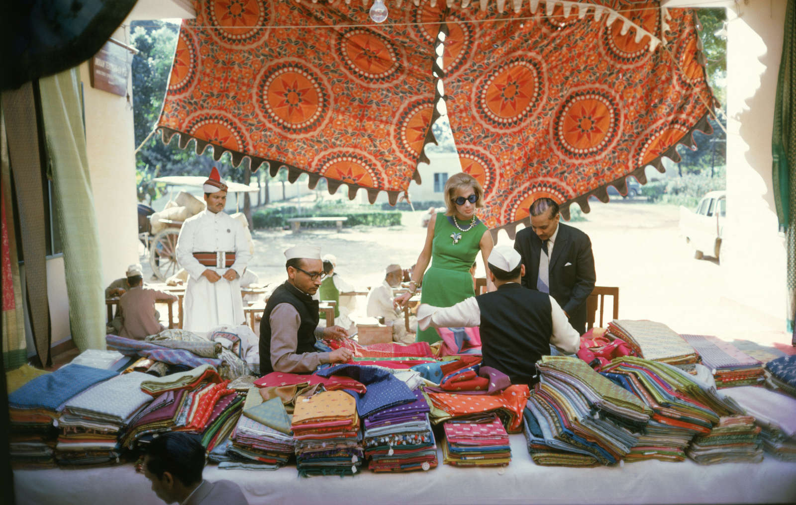 Mark Shaw, Tiger Morse in Green, India, 1962