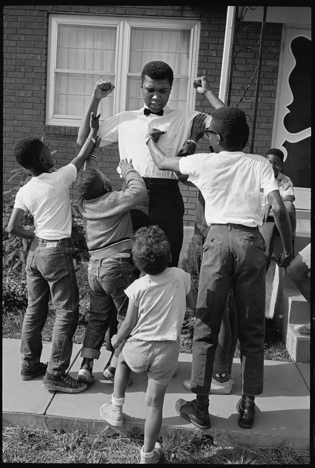 Steve Schapiro, Muhammad Ali (with Kids), Louisville, KY, 1963