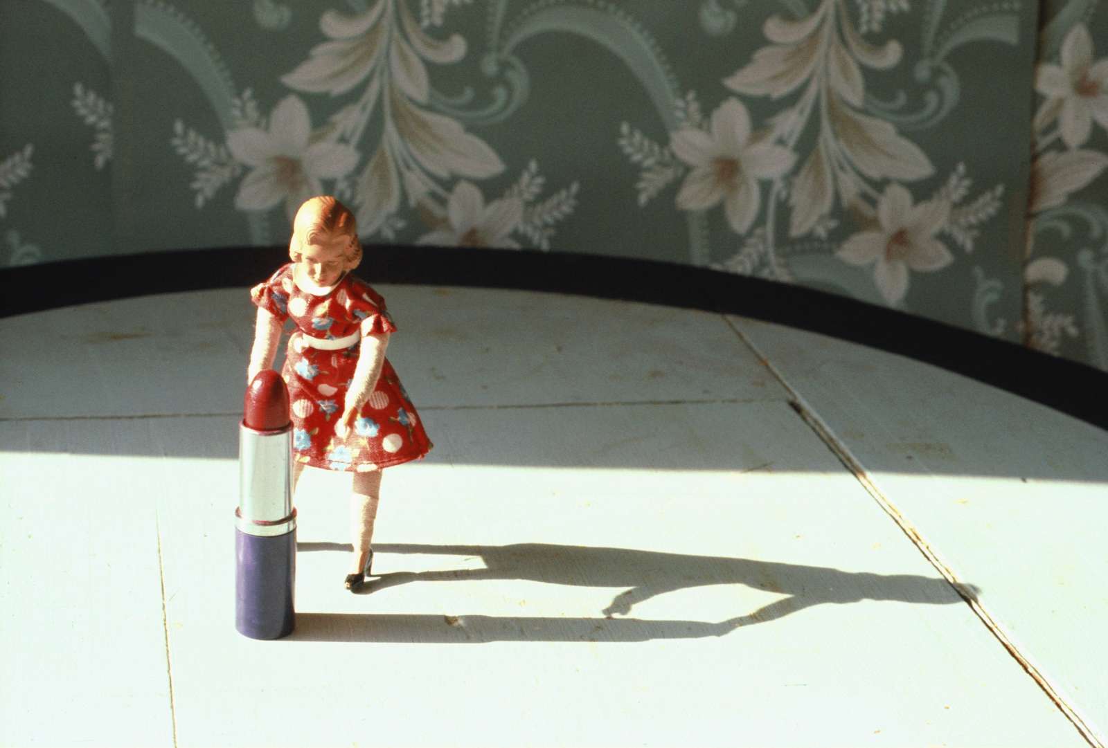 Laurie Simmons, Pushing Lipstick (Full Shadow), 1979