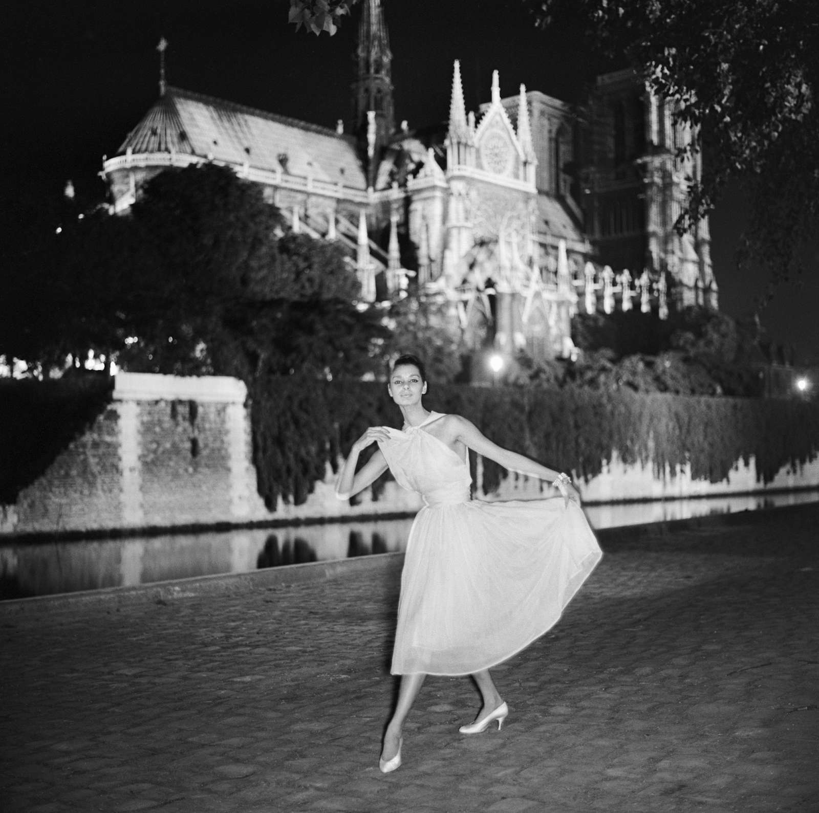 Mark Shaw, Photographed for Dior, danse dress, Autumn-Winter 1956 Haute Couture collection, Aimant line